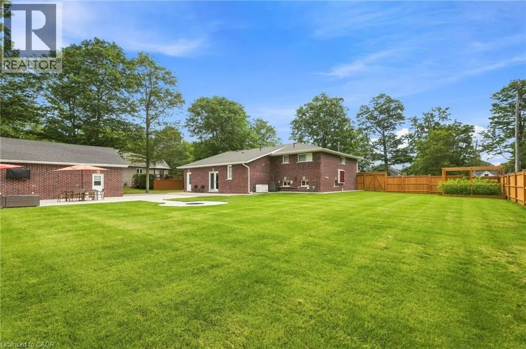4861 MAPLEVIEW Crescent