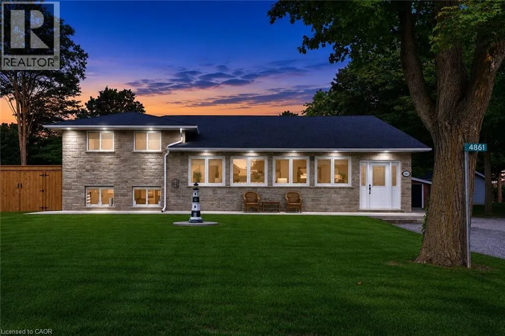 4861 MAPLEVIEW Crescent