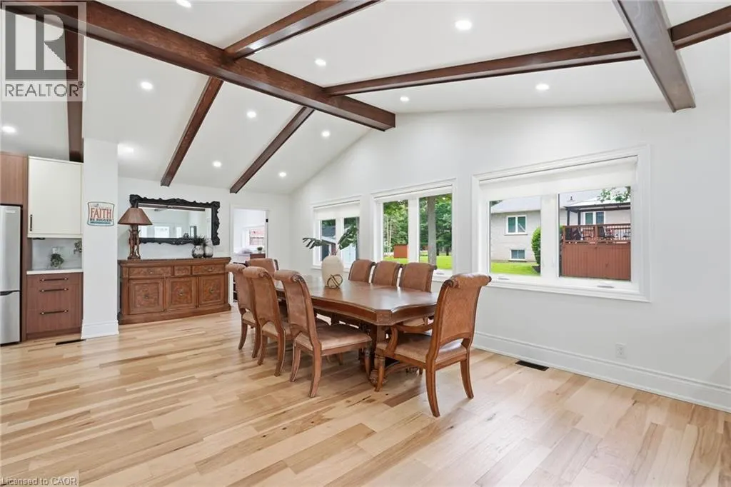 4861 MAPLEVIEW Crescent