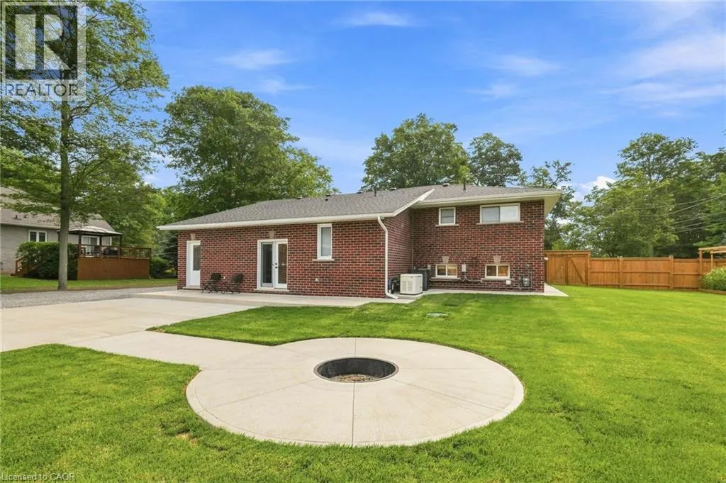 4861 MAPLEVIEW Crescent