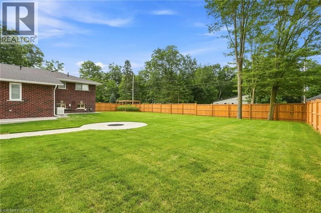 4861 MAPLEVIEW Crescent