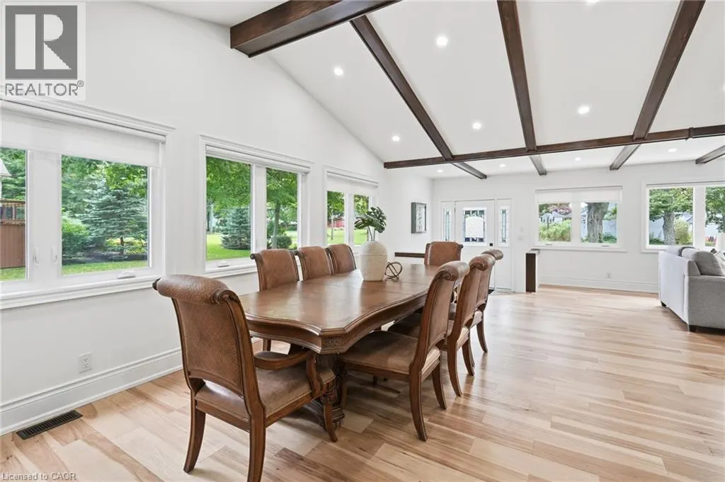 4861 MAPLEVIEW Crescent