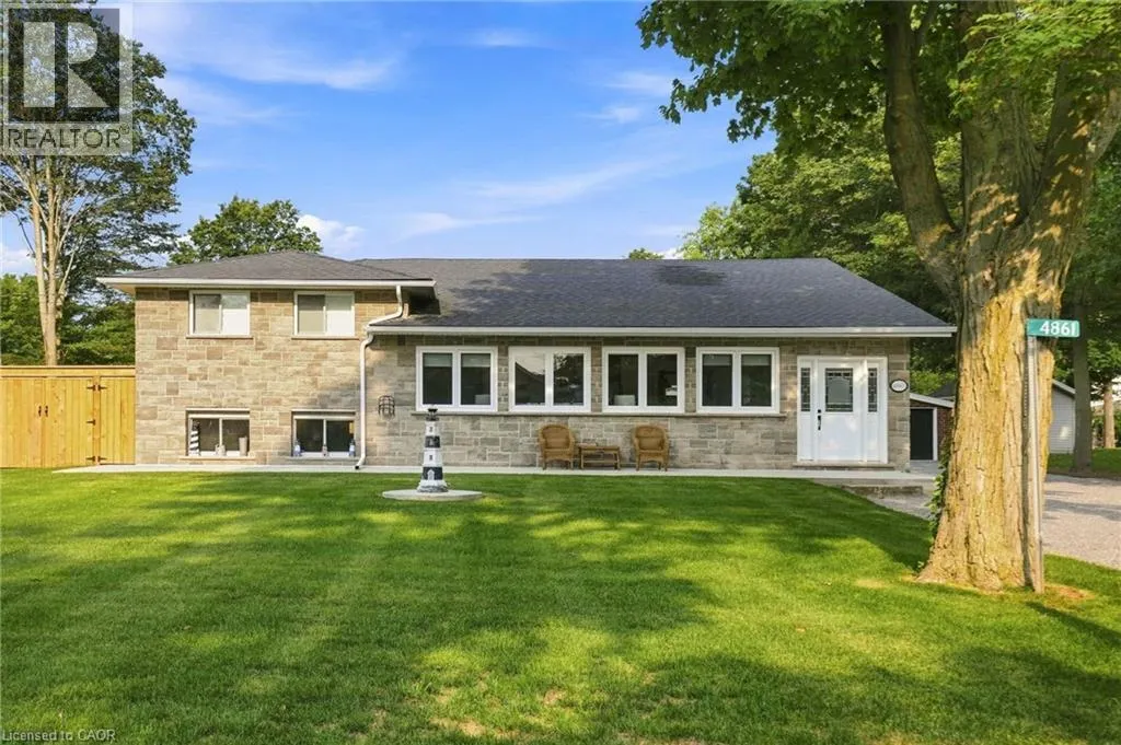 4861 MAPLEVIEW Crescent