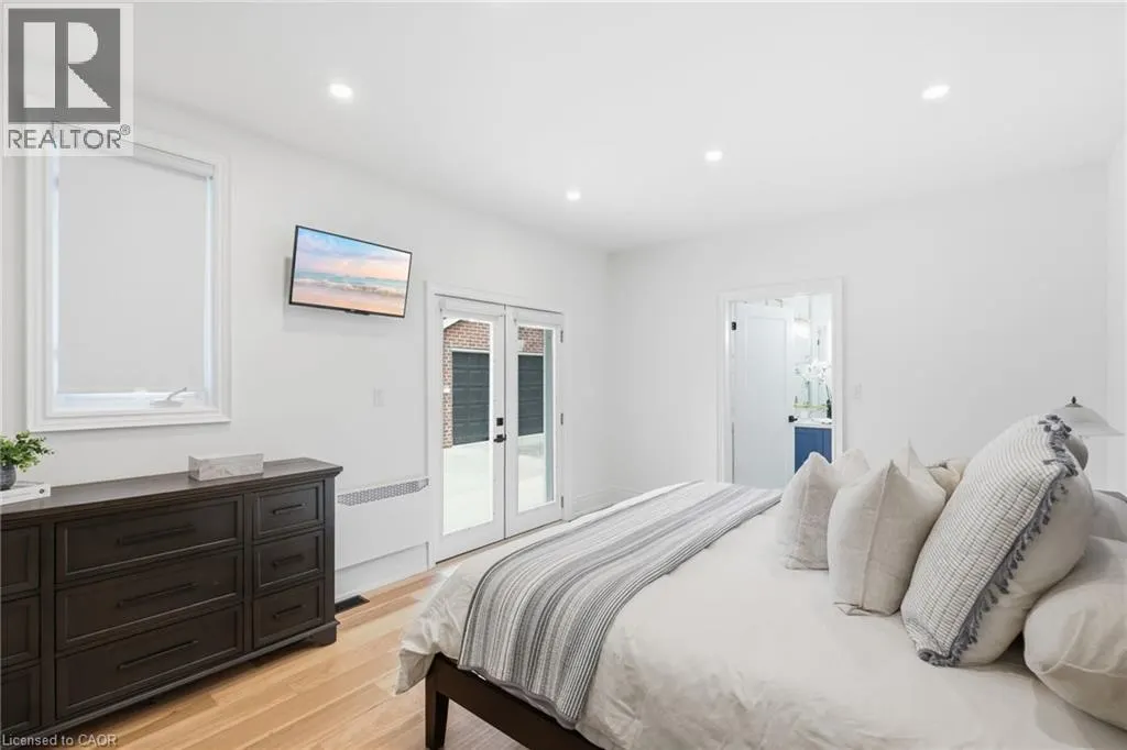 4861 MAPLEVIEW Crescent
