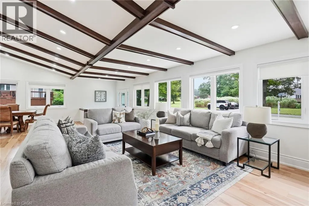 4861 MAPLEVIEW Crescent