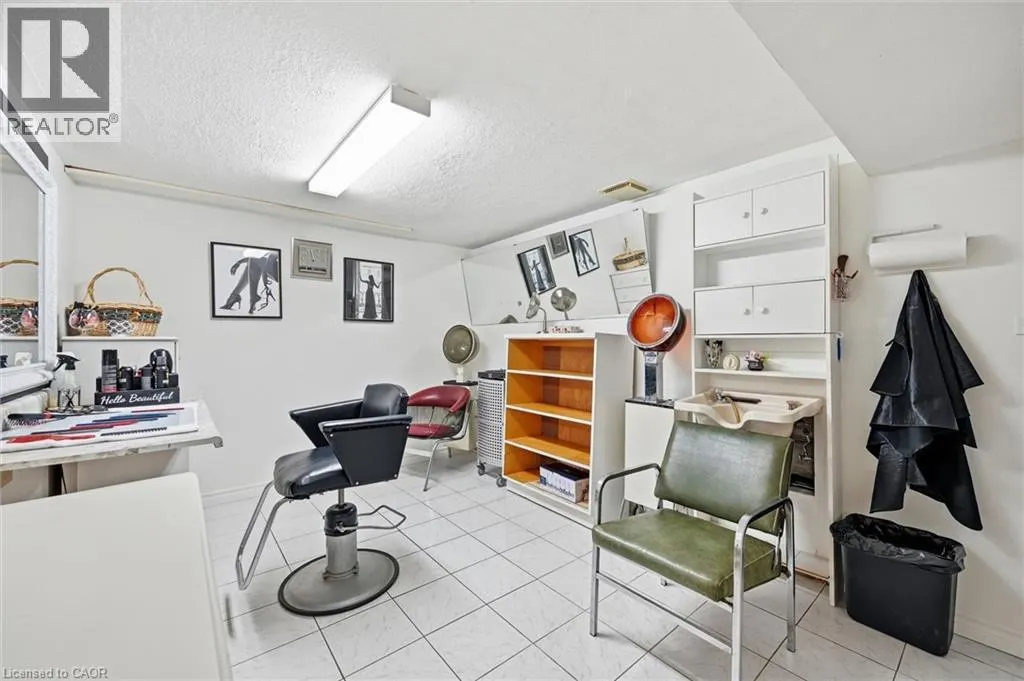 83 OAKRIDGE Drive