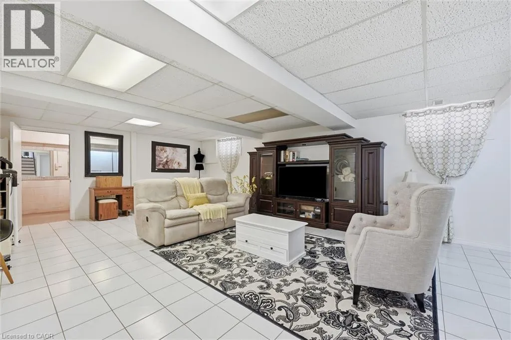 83 OAKRIDGE Drive