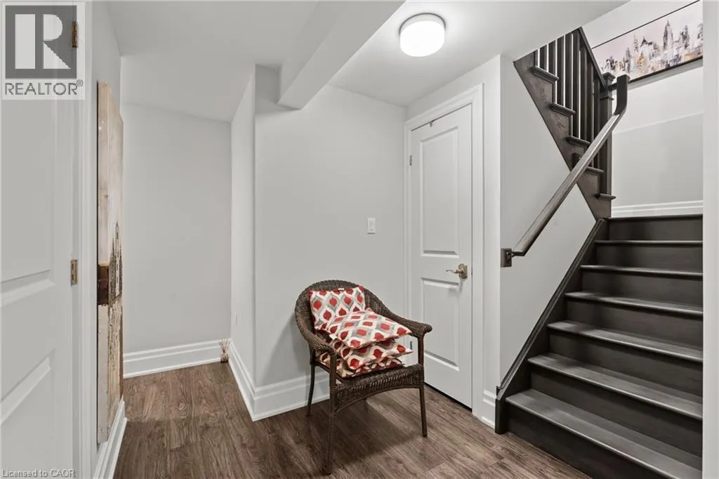 8 ST. ANDREWS Lane S