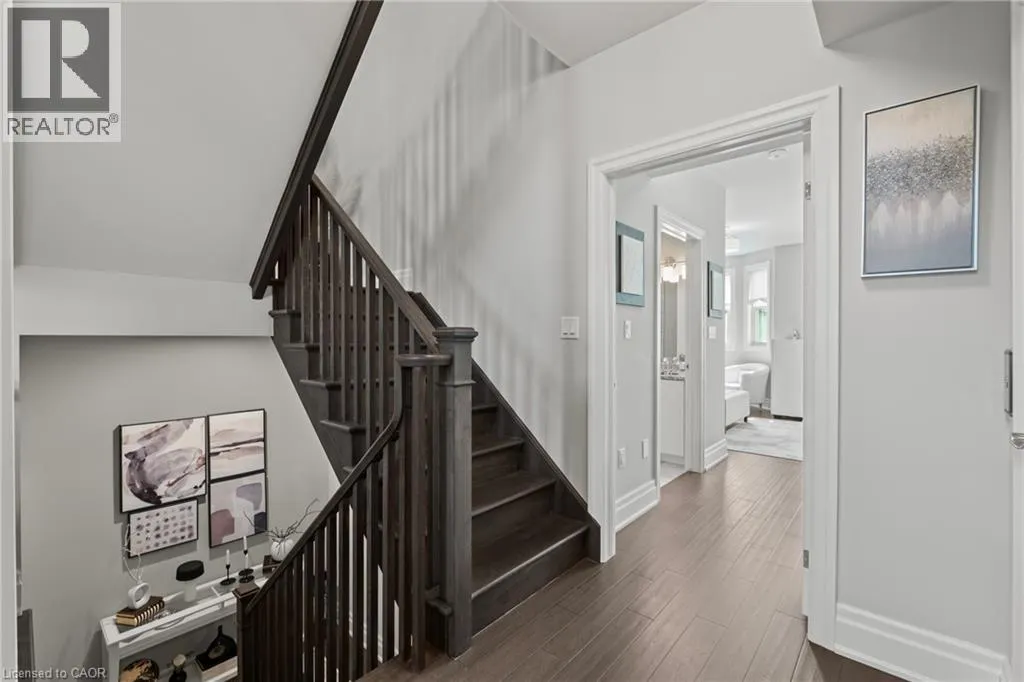 8 ST. ANDREWS Lane S
