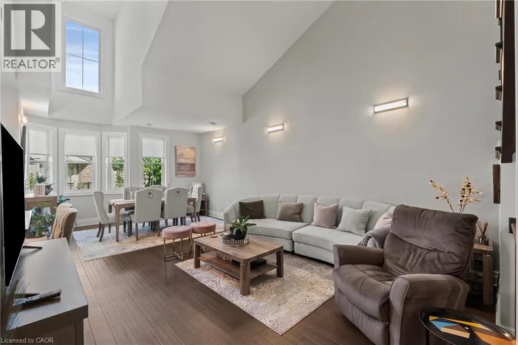 8 ST. ANDREWS Lane S