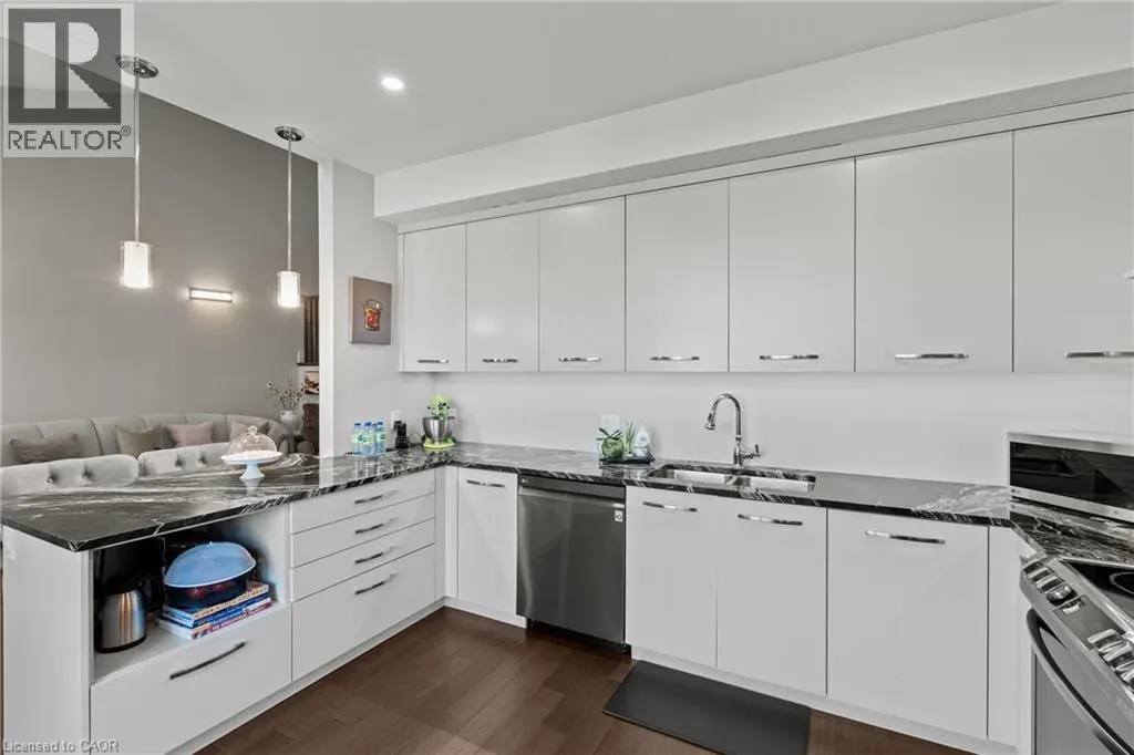 8 ST. ANDREWS Lane S