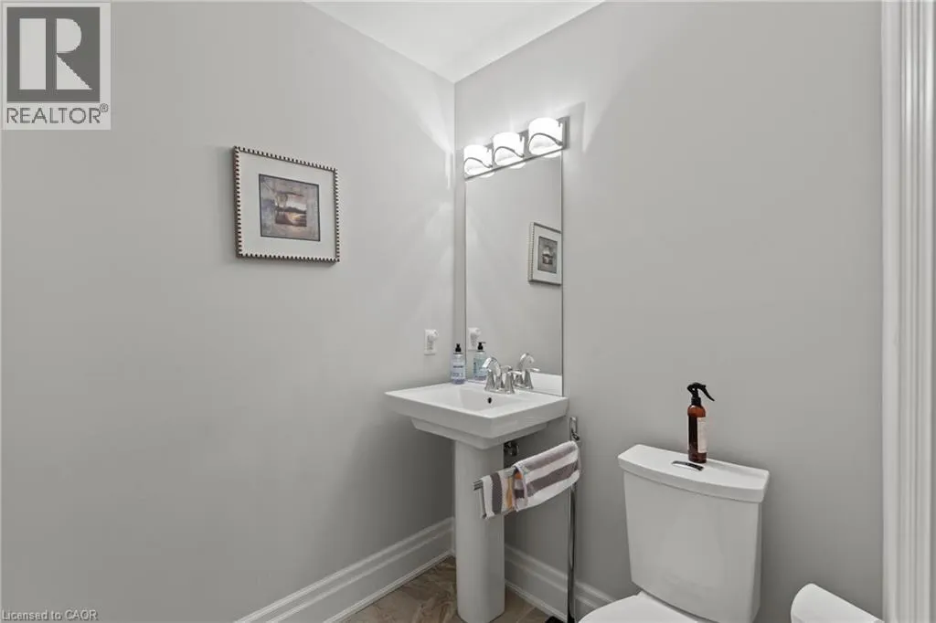 8 ST. ANDREWS Lane S