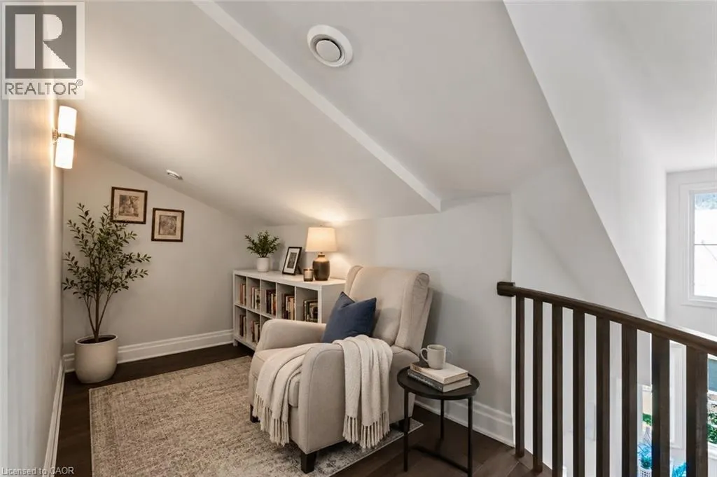 8 ST. ANDREWS Lane S
