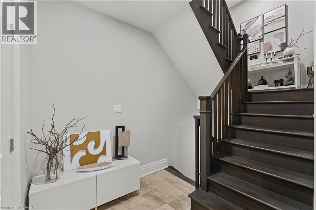 8 ST. ANDREWS Lane S