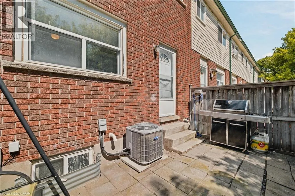164 JANSEN Avenue Unit# 11 #11
