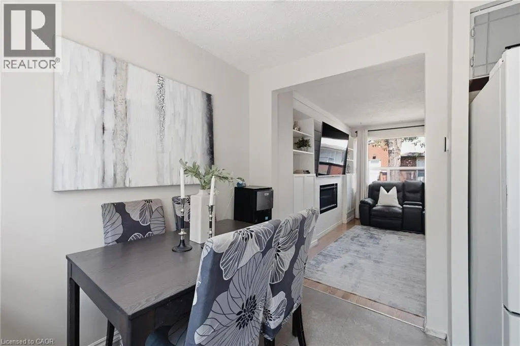 164 JANSEN Avenue Unit# 11 #11