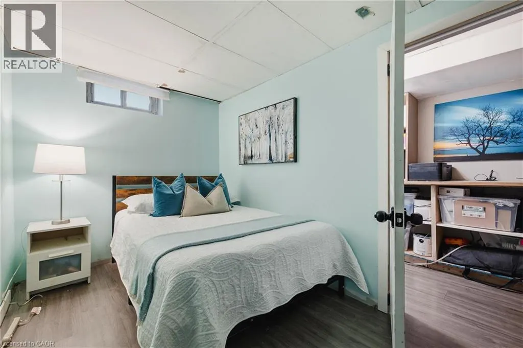 164 JANSEN Avenue Unit# 11 #11