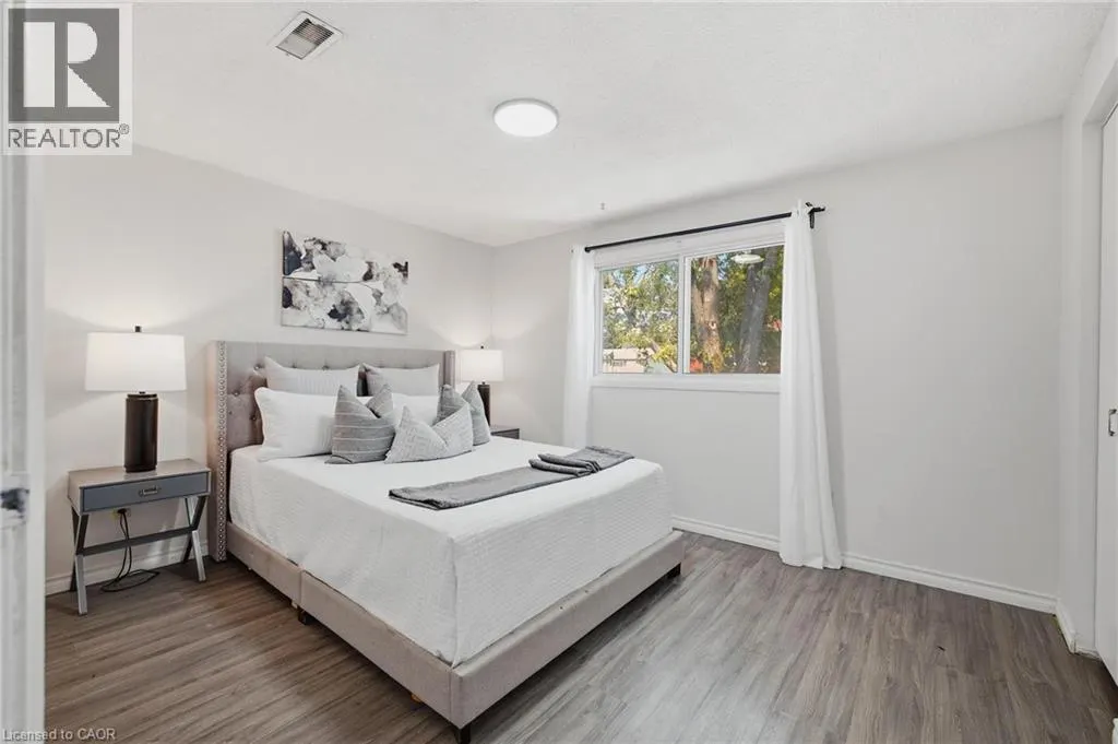 164 JANSEN Avenue Unit# 11 #11