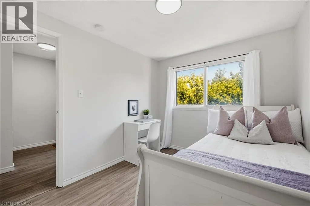 164 JANSEN Avenue Unit# 11 #11