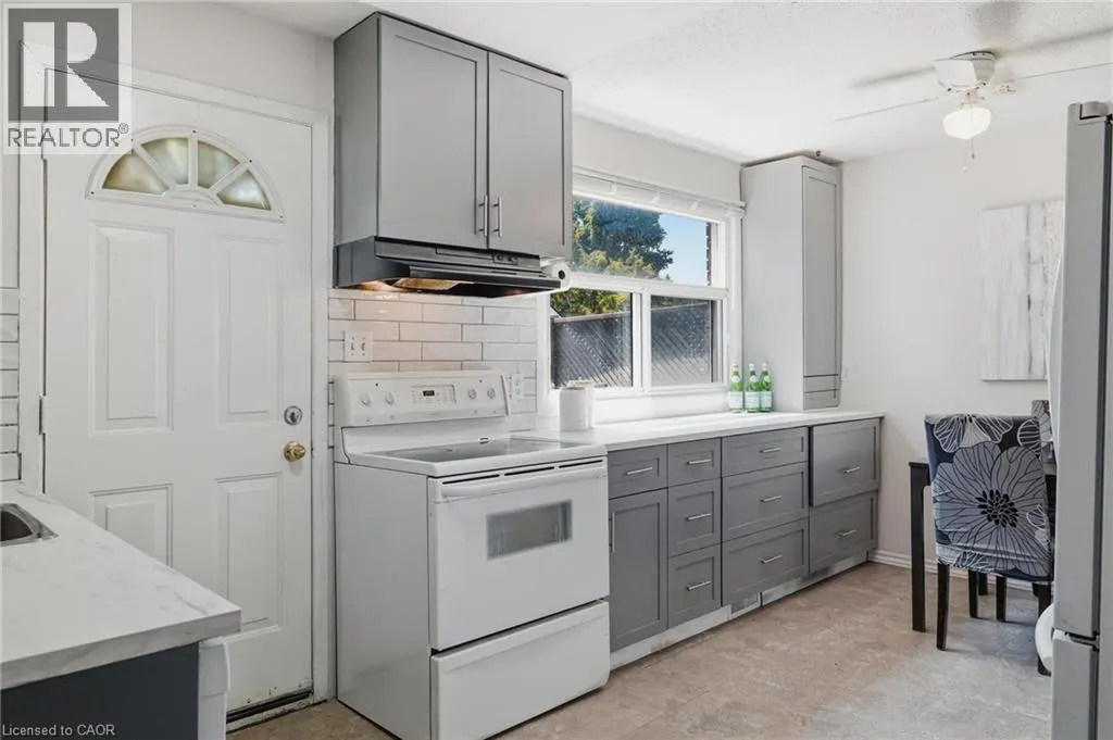 164 JANSEN Avenue Unit# 11 #11