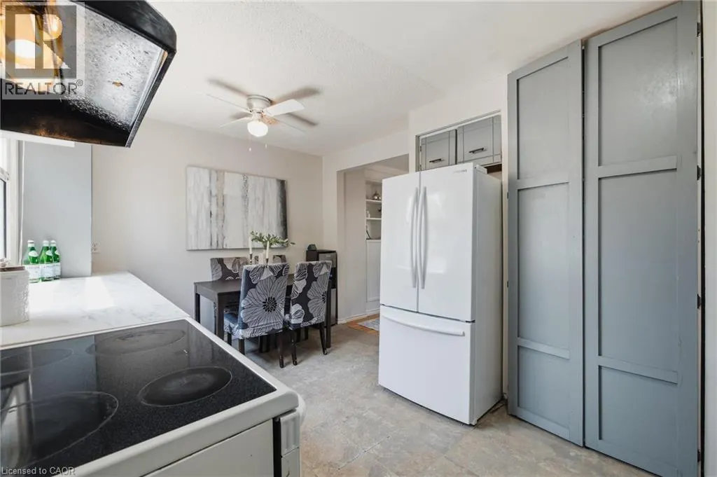 164 JANSEN Avenue Unit# 11 #11
