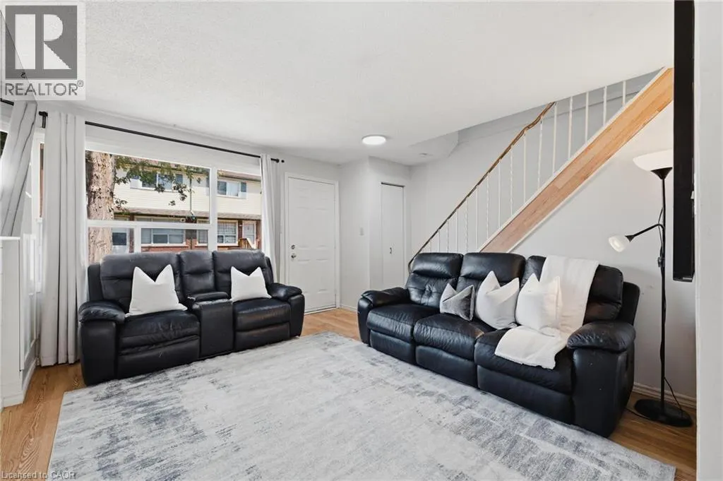 164 JANSEN Avenue Unit# 11 #11