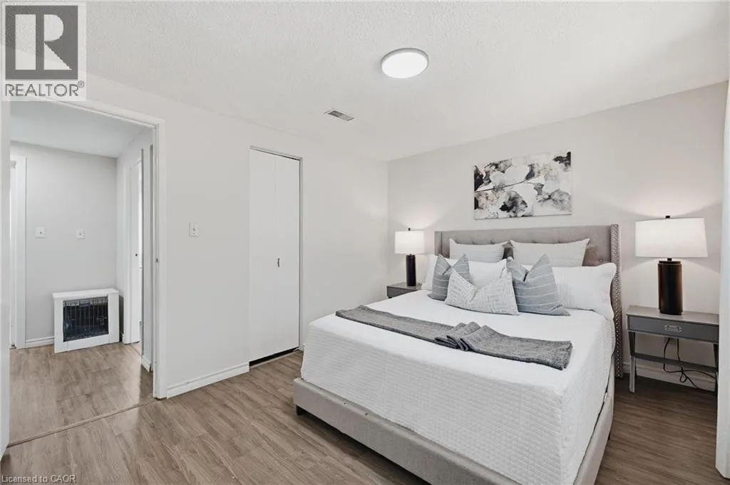 164 JANSEN Avenue Unit# 11 #11