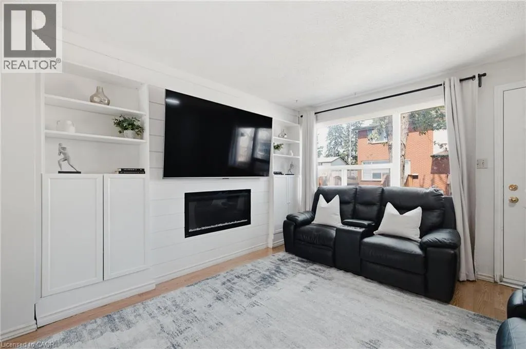 164 JANSEN Avenue Unit# 11 #11