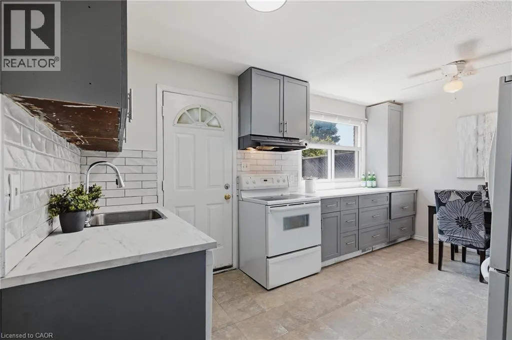 164 JANSEN Avenue Unit# 11 #11