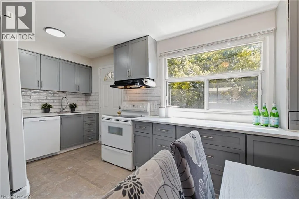 164 JANSEN Avenue Unit# 11 #11