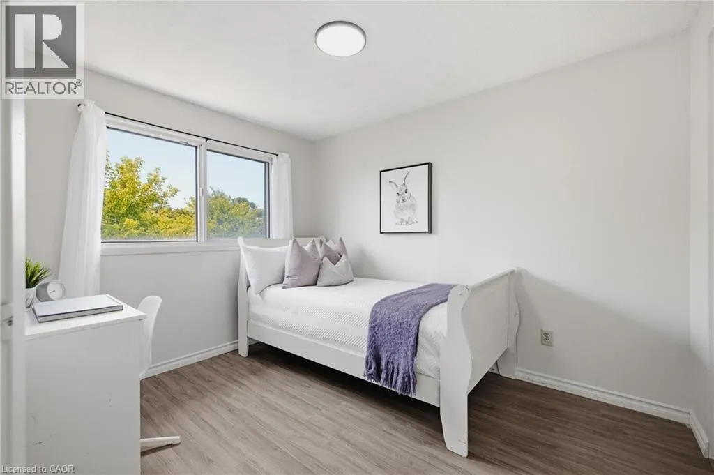 164 JANSEN Avenue Unit# 11 #11