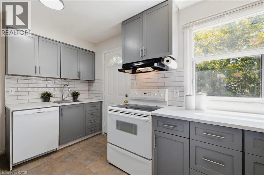 164 JANSEN Avenue Unit# 11 #11