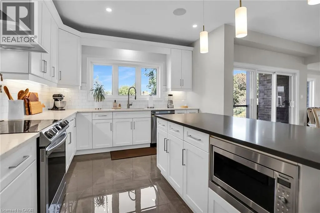 3608 CAROLINIA Court