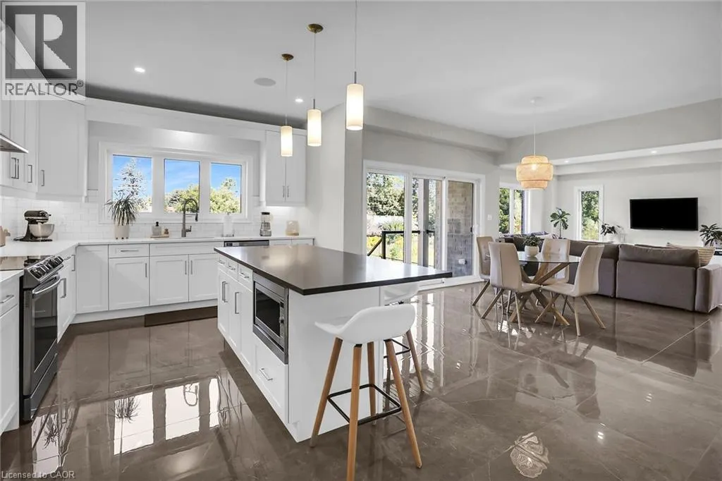 3608 CAROLINIA Court