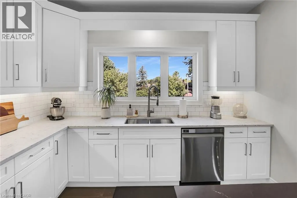 3608 CAROLINIA Court