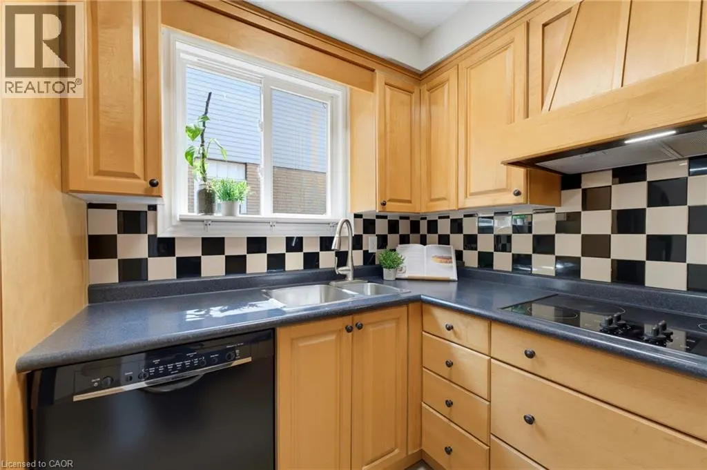 32 SILVERVINE Drive