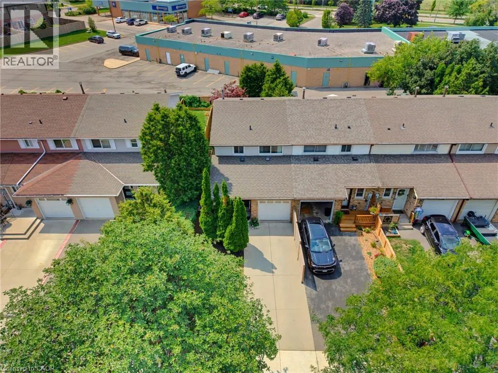 32 SILVERVINE Drive