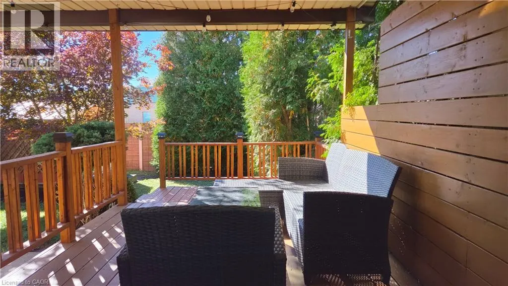 32 SILVERVINE Drive