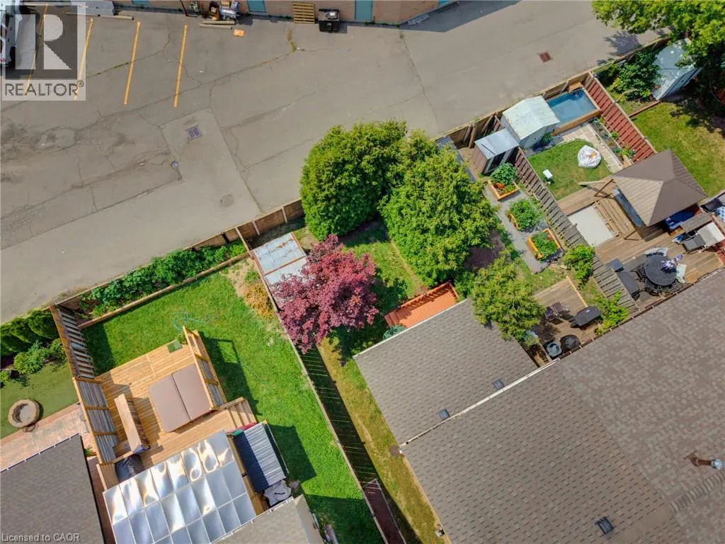 32 SILVERVINE Drive
