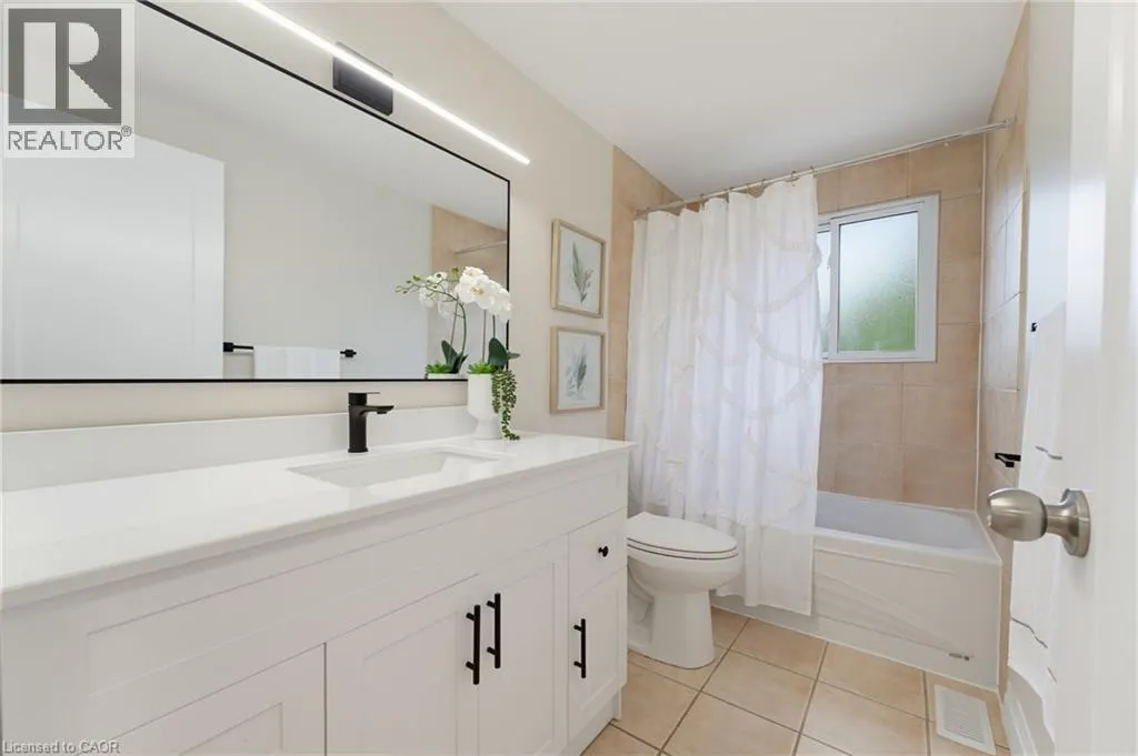 32 SILVERVINE Drive
