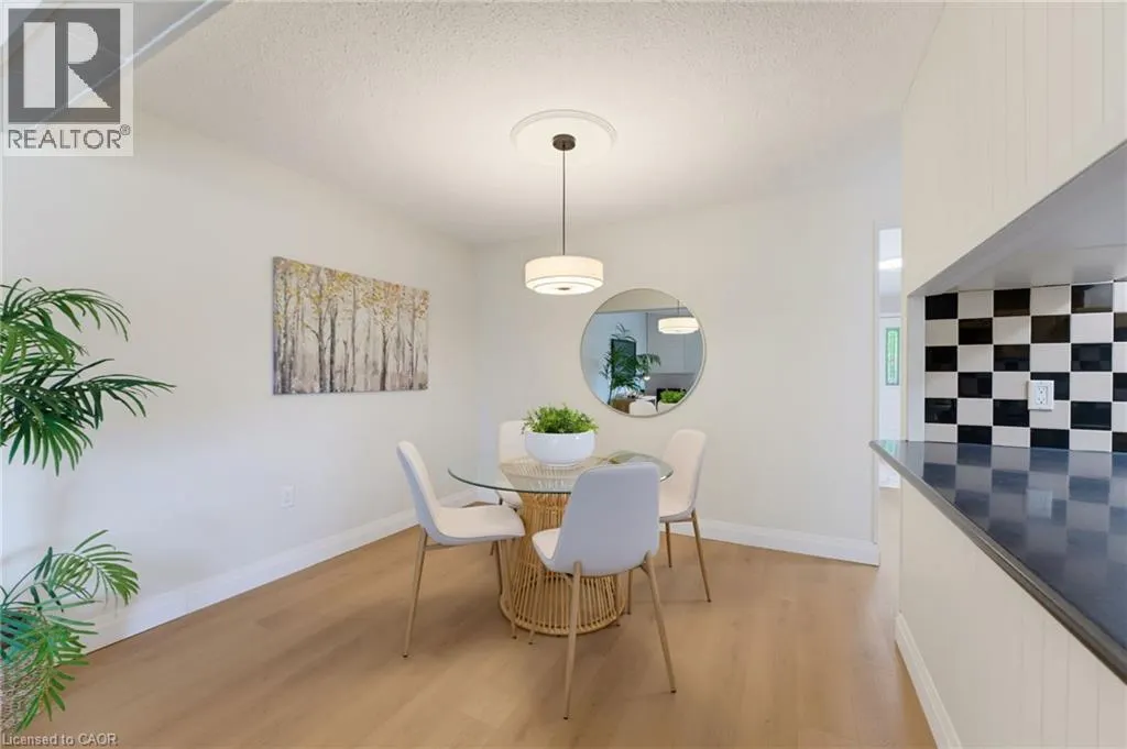 32 SILVERVINE Drive