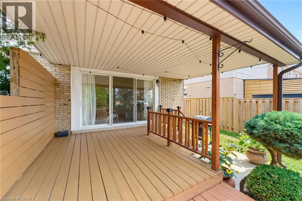 32 SILVERVINE Drive