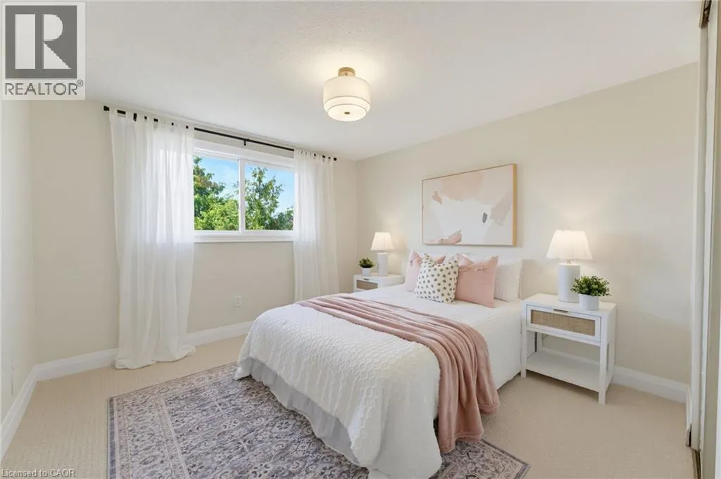 32 SILVERVINE Drive