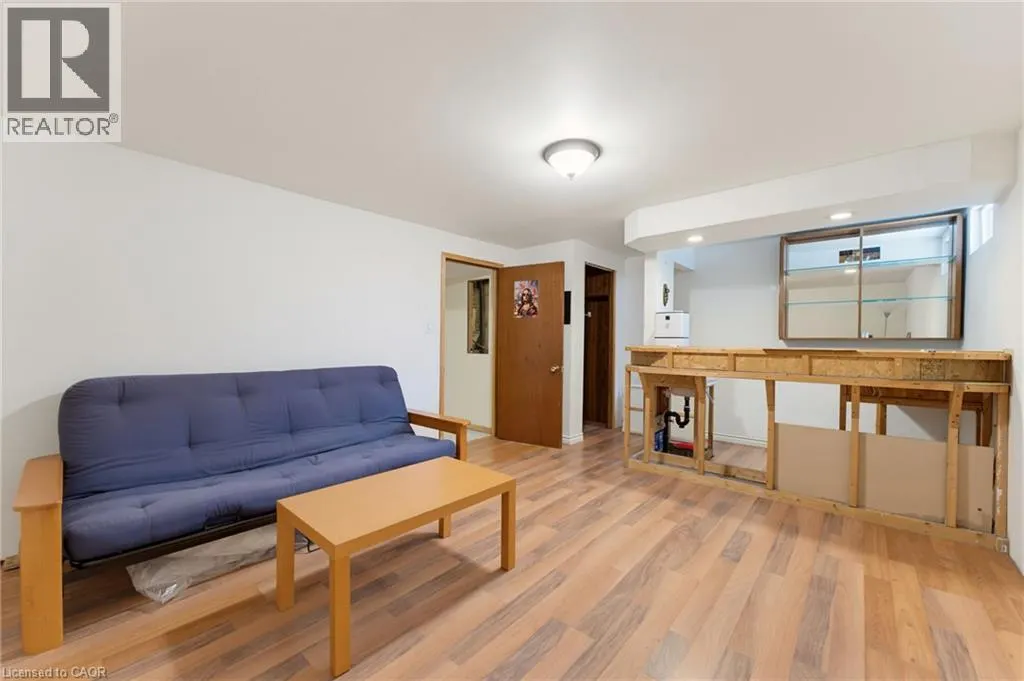 32 SILVERVINE Drive