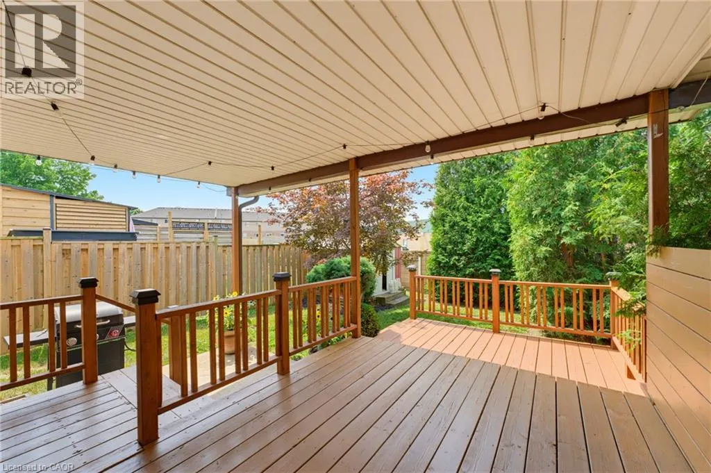 32 SILVERVINE Drive