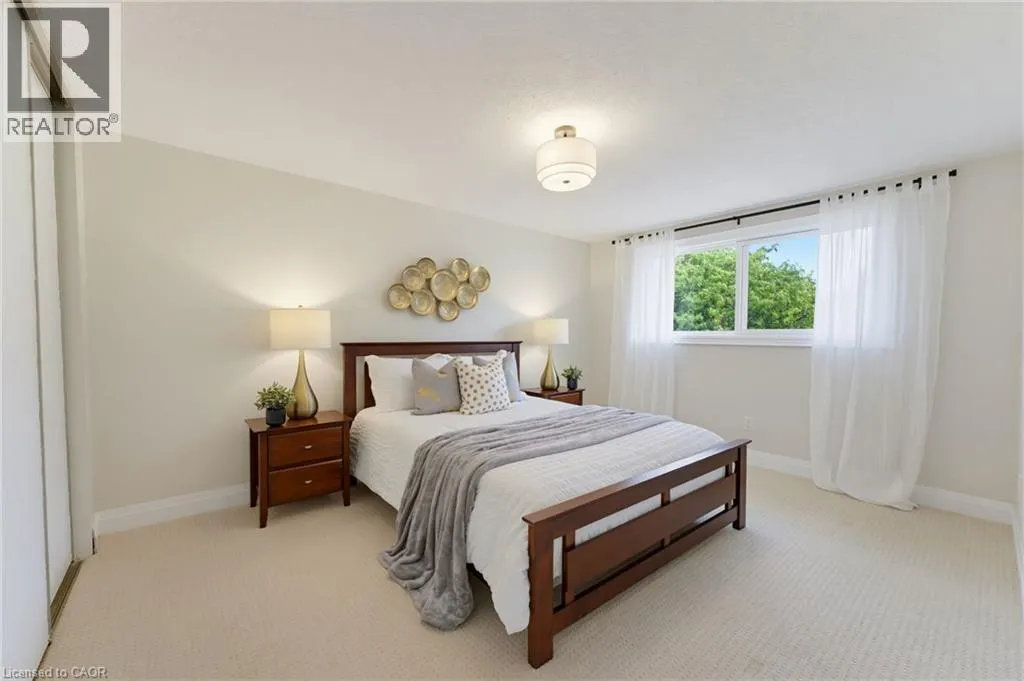 32 SILVERVINE Drive