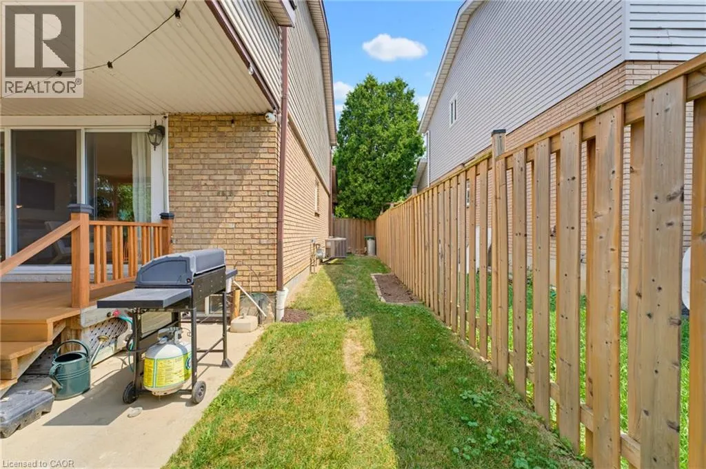 32 SILVERVINE Drive
