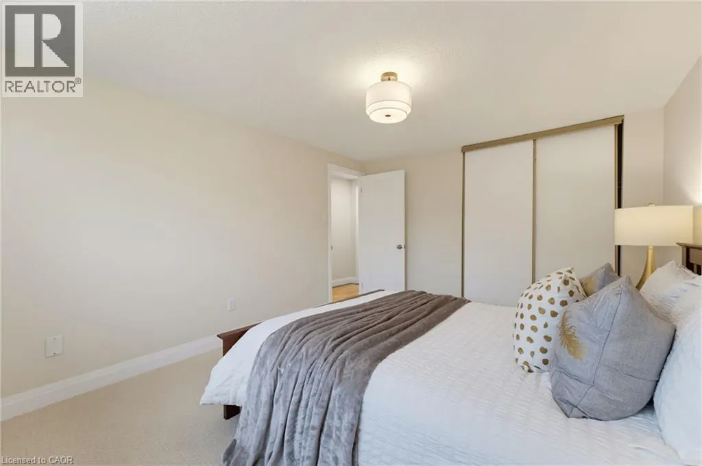 32 SILVERVINE Drive