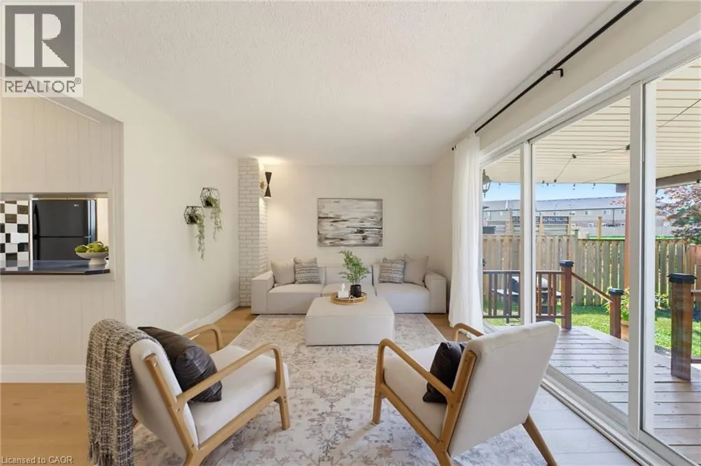 32 SILVERVINE Drive