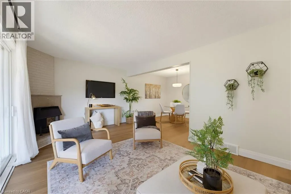 32 SILVERVINE Drive